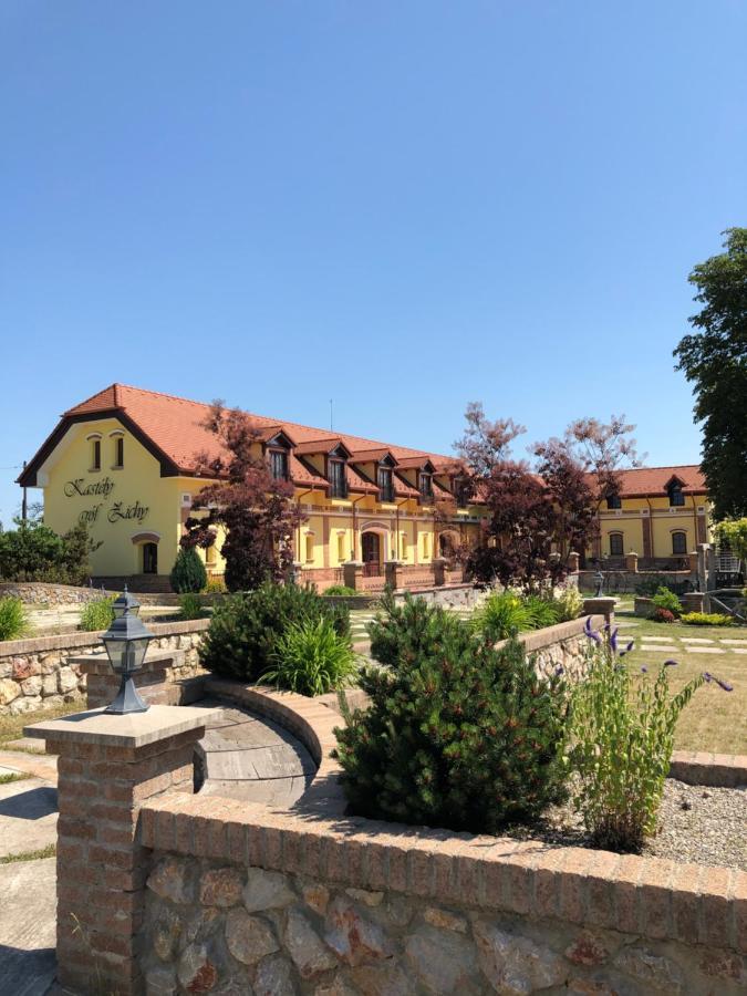 Kastely Grof Zichy Hotel Haniska ภายนอก รูปภาพ