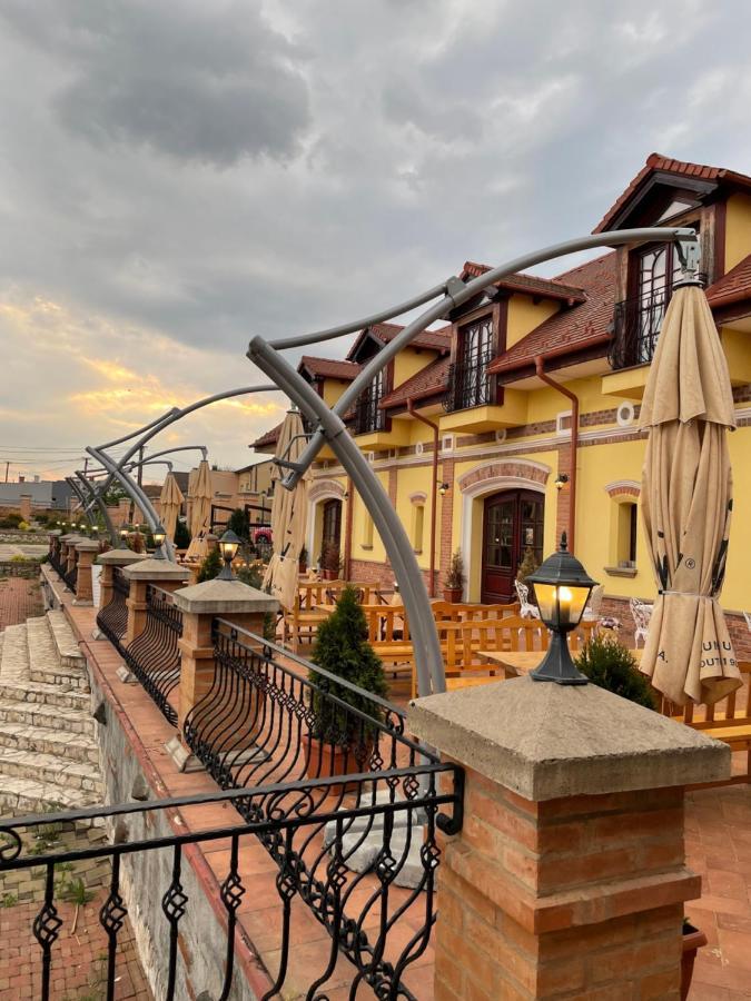 Kastely Grof Zichy Hotel Haniska ภายนอก รูปภาพ