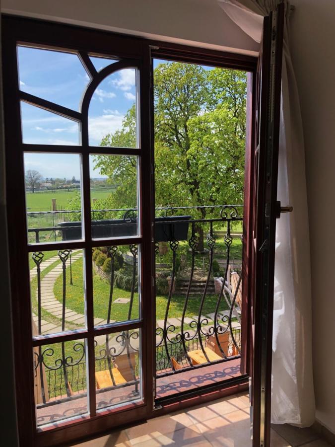 Kastely Grof Zichy Hotel Haniska ภายนอก รูปภาพ