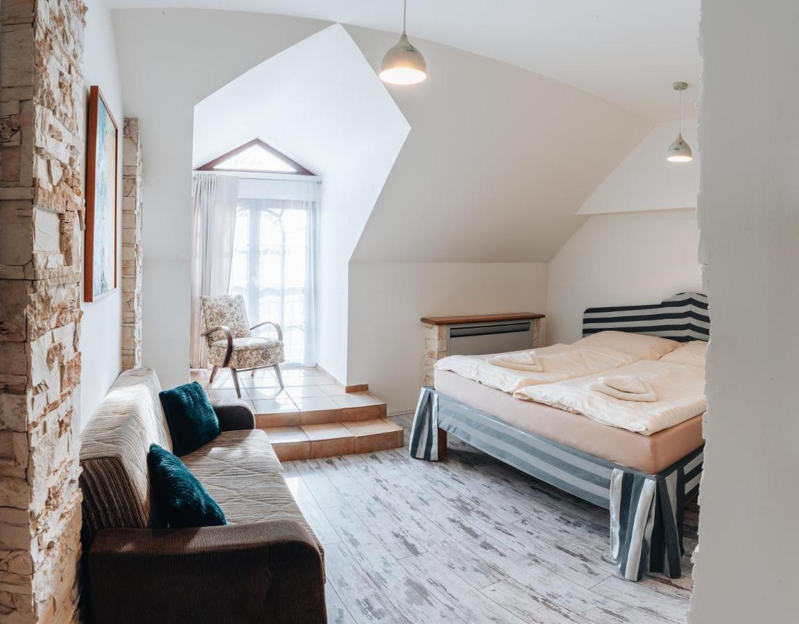 Kastely Grof Zichy Hotel Haniska ภายนอก รูปภาพ