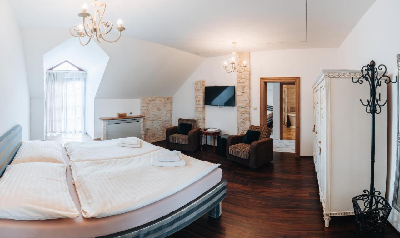 Kastely Grof Zichy Hotel Haniska ภายนอก รูปภาพ