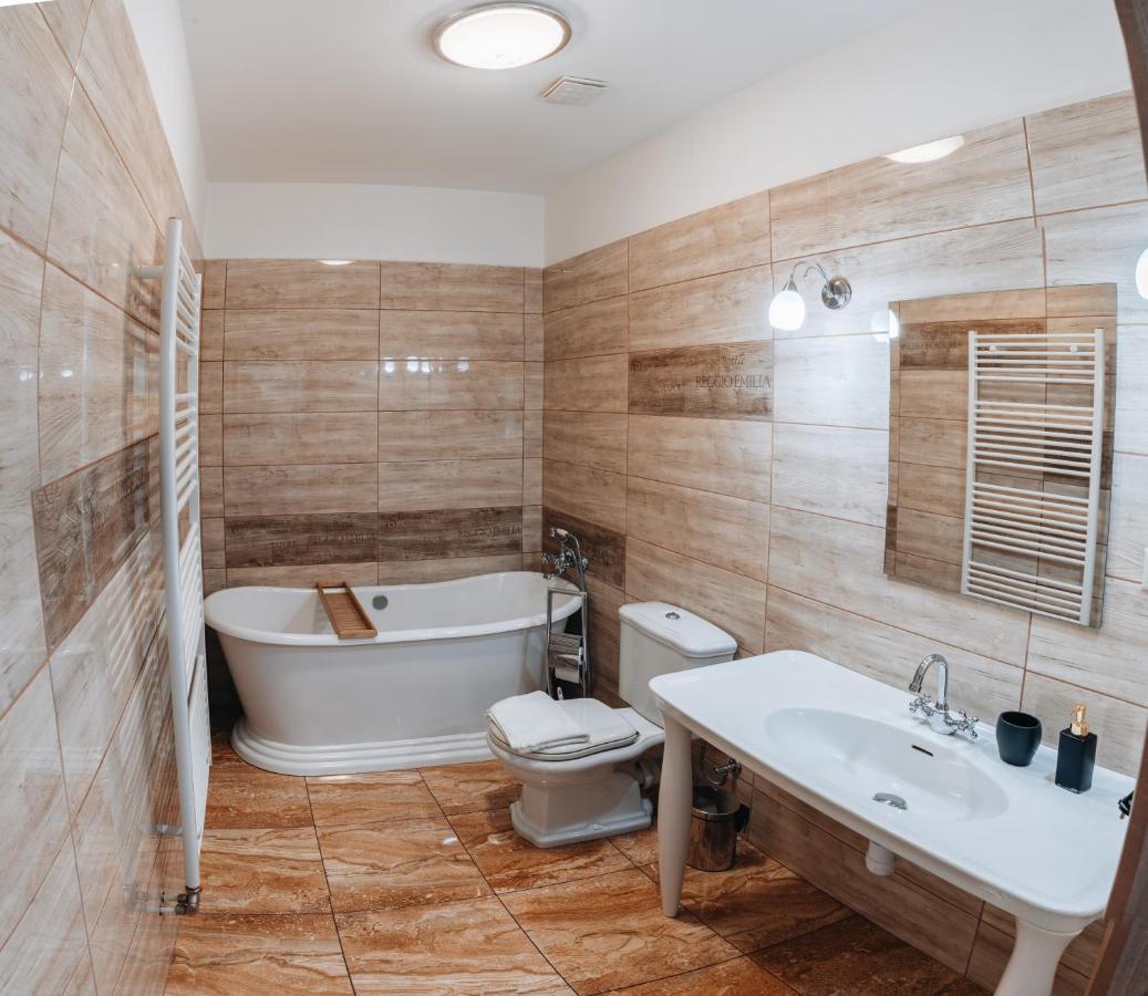 Kastely Grof Zichy Hotel Haniska ภายนอก รูปภาพ