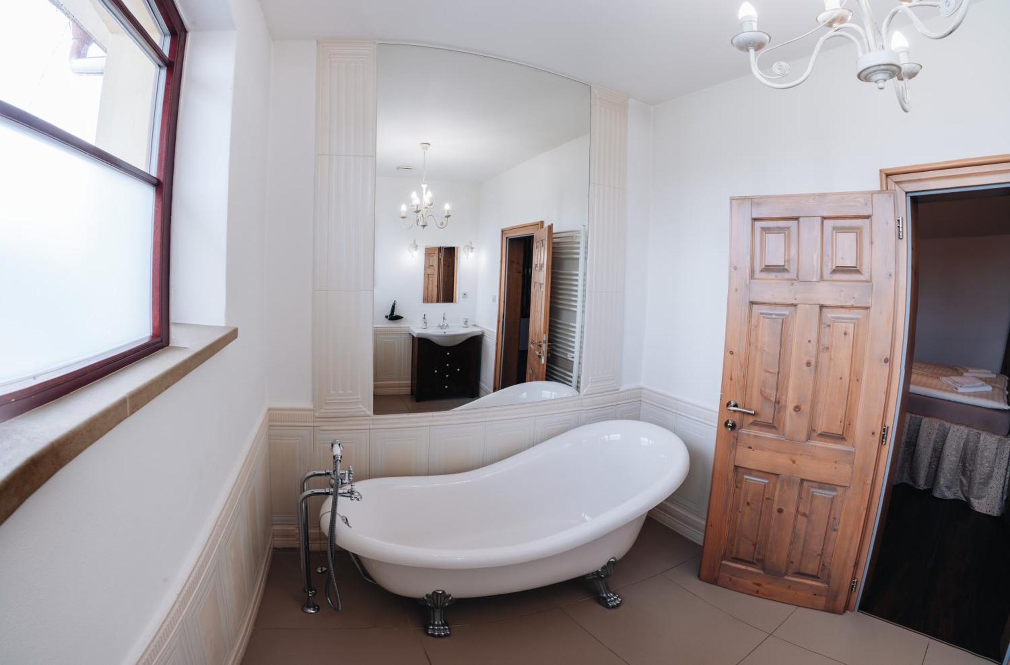 Kastely Grof Zichy Hotel Haniska ภายนอก รูปภาพ