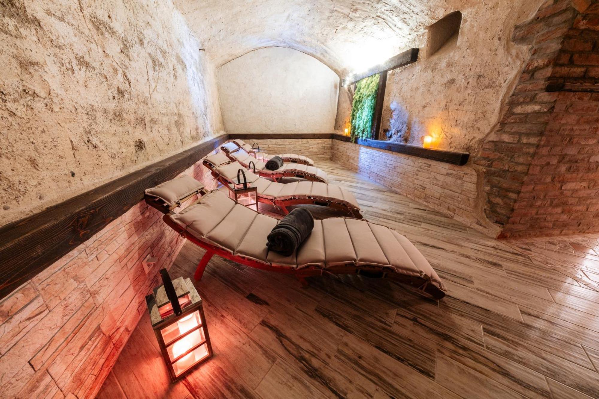 Kastely Grof Zichy Hotel Haniska ภายนอก รูปภาพ
