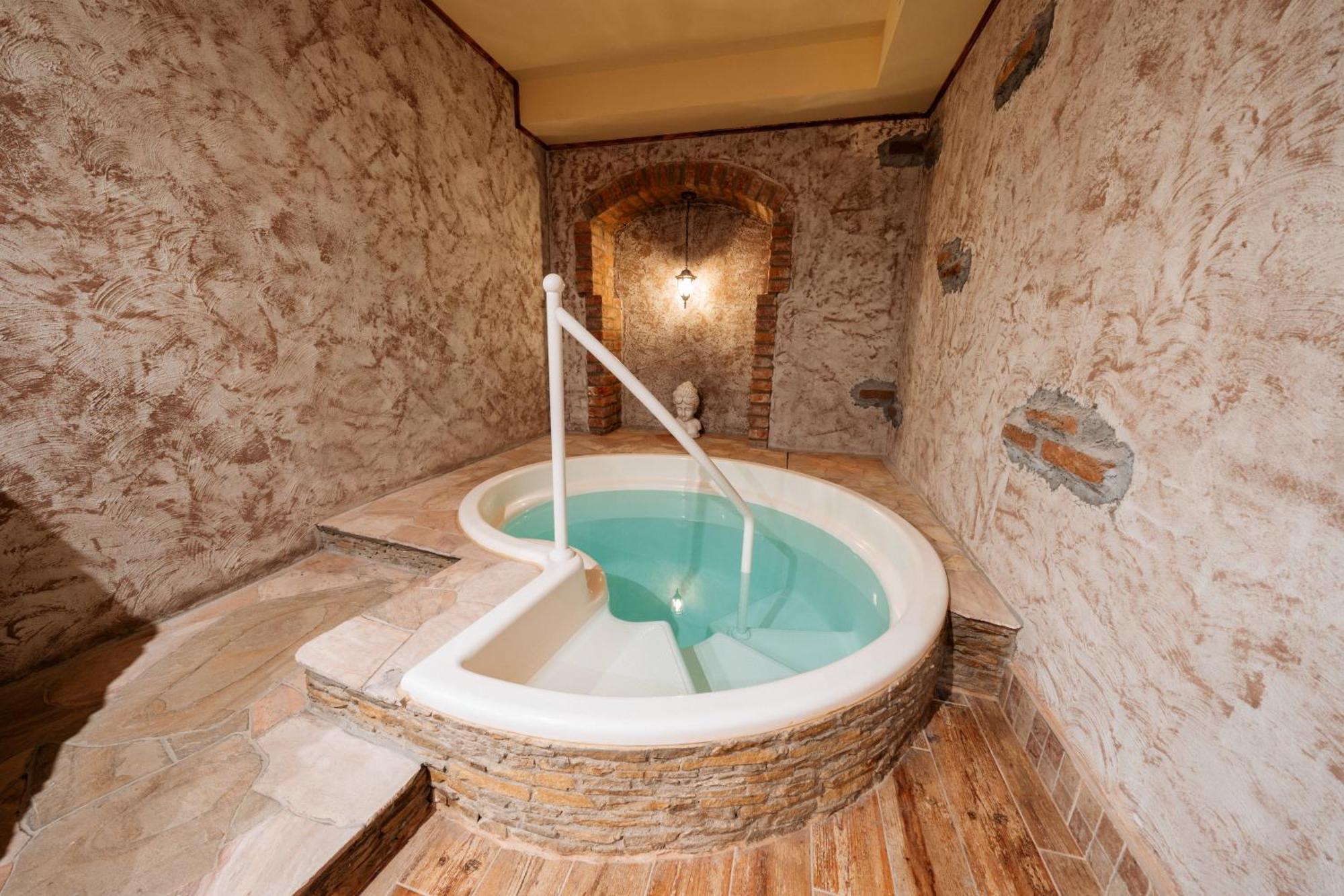 Kastely Grof Zichy Hotel Haniska ภายนอก รูปภาพ