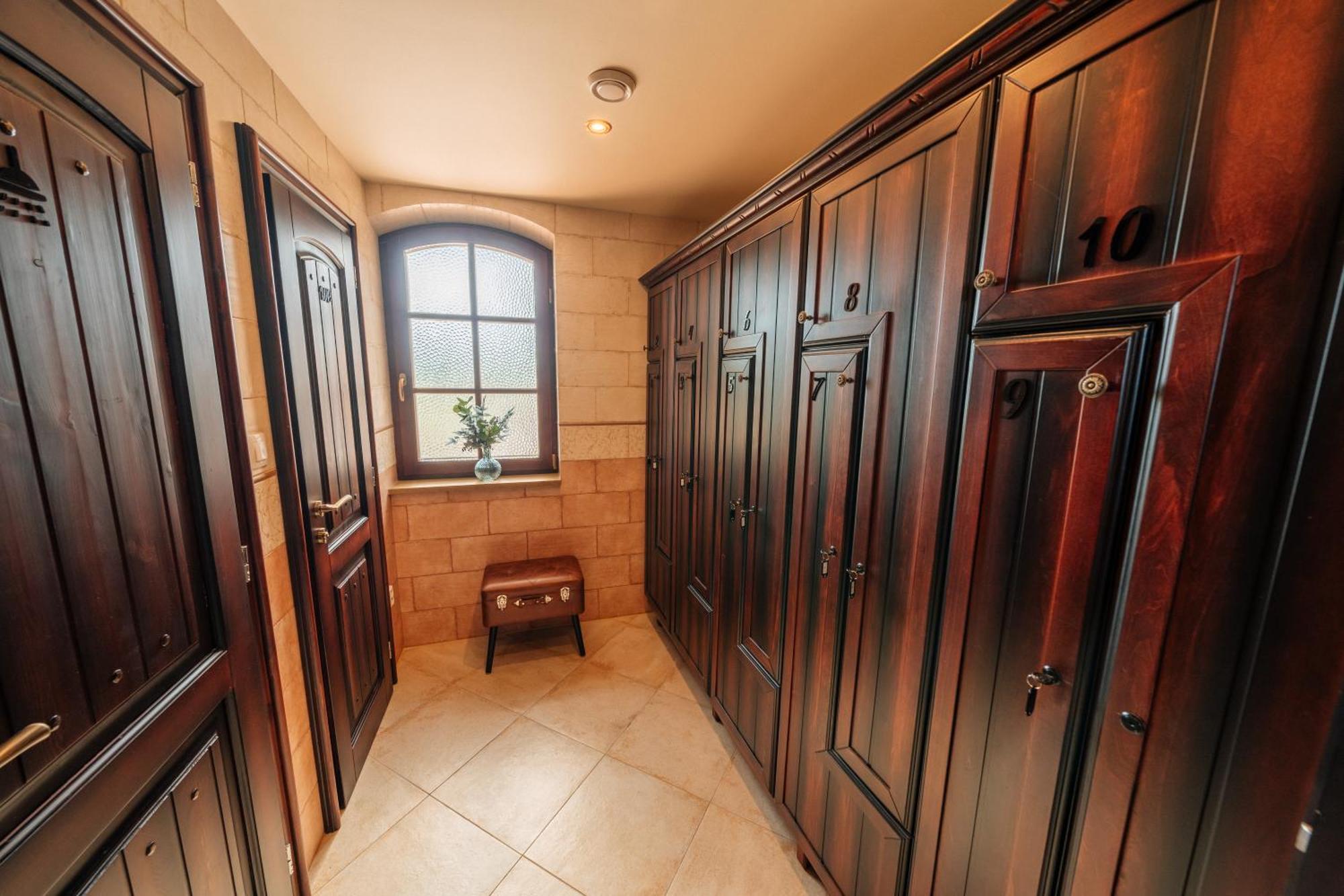 Kastely Grof Zichy Hotel Haniska ภายนอก รูปภาพ